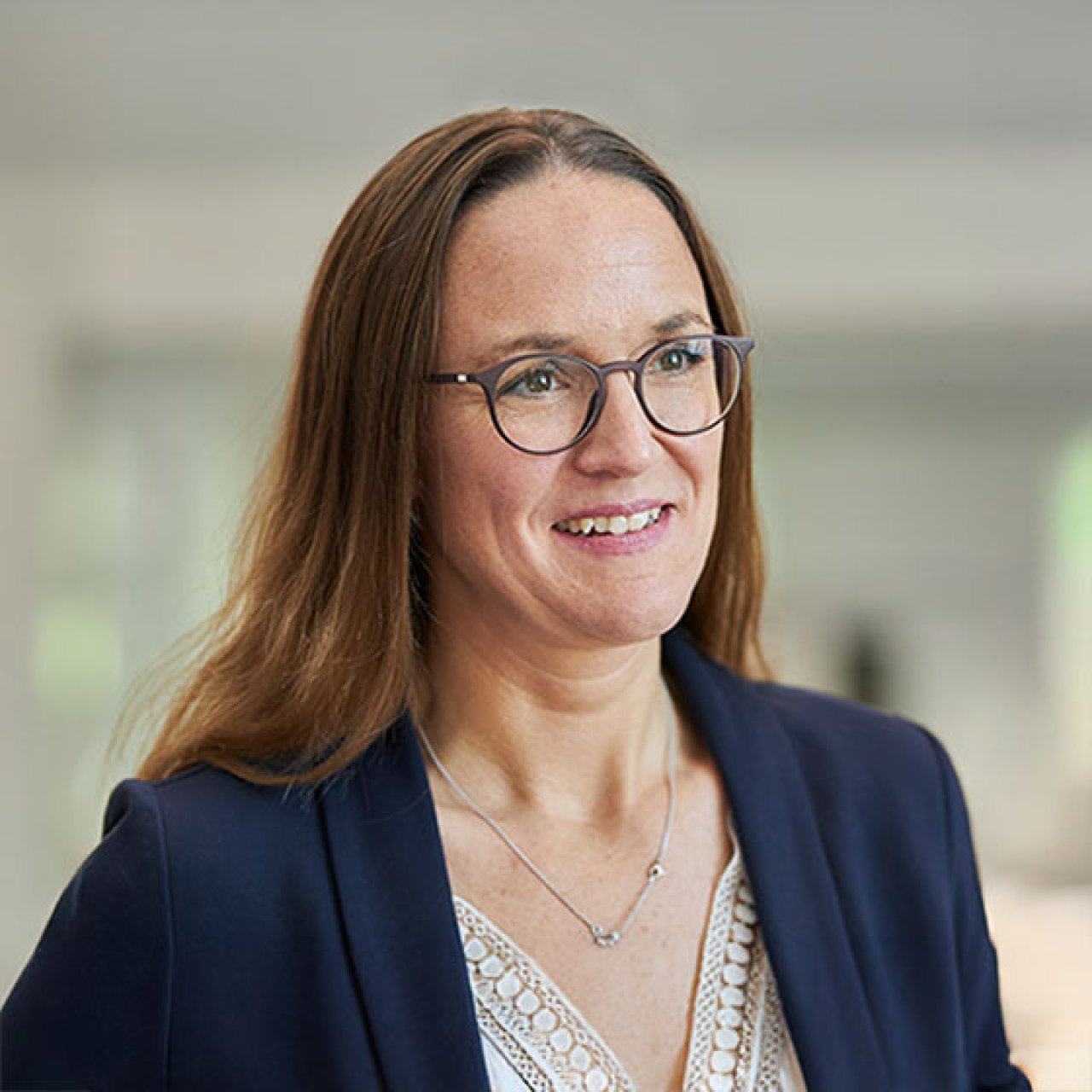 Portrait von Knauber Mitarbeiterin Stefanie Zahel.