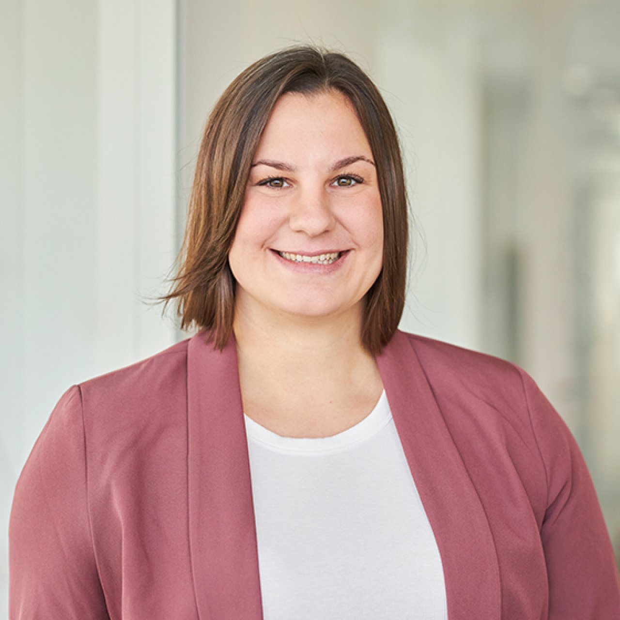 Portrait von Knauber Mitarbeiterin Laura Wittemann.